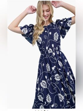 AUGUST SKY Embroidered Smocked
Short Sleeve Maxi Dress, sz M